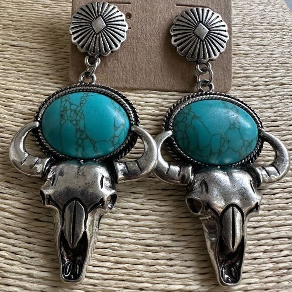 Western Earrings Faux Turquoise Silver Bull Skull Steer Cowgirl Nashville - Picture 1 of 3